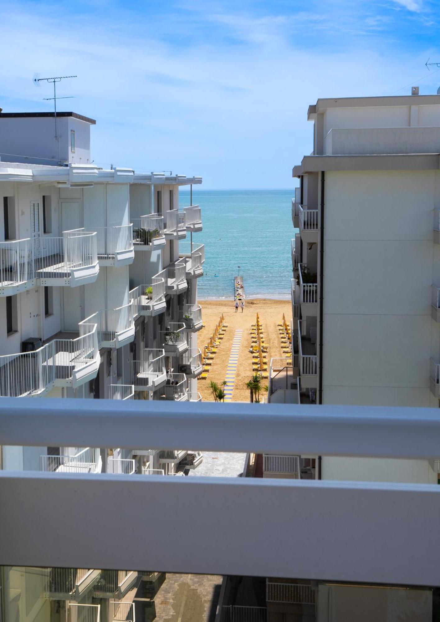 Hotel Laurin Lido di Jesolo Exterior photo